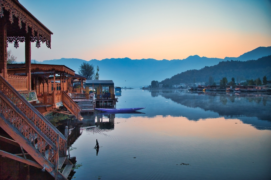 houseboat